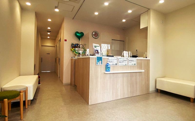 うおざき駅前五郷皮フ科ロビー