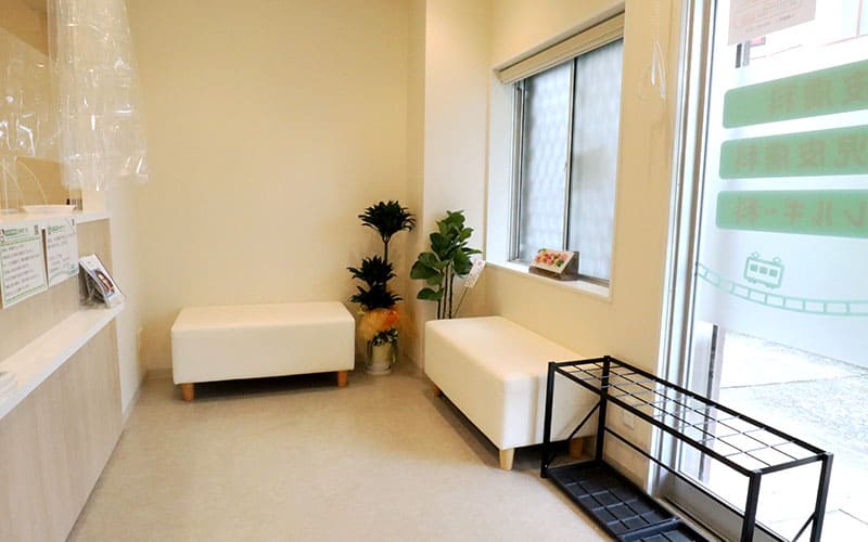 うおざき駅前五郷皮フ科ロビー
